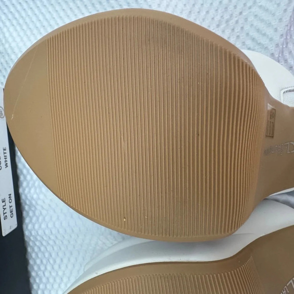 CL by Laundry Get On Platform Heel Sandals in White New in Box size 10 / 41 - Picture 4 of 16